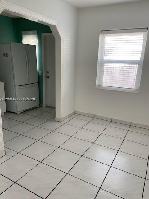 MIAMI SUBURBAN ACRES - Residential Lease