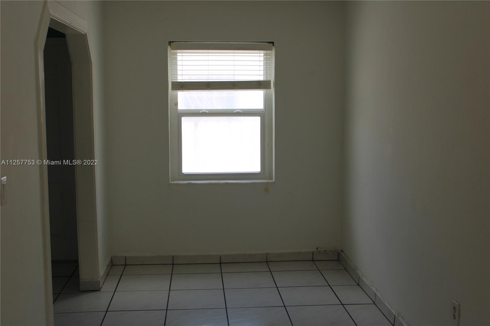 MIAMI SUBURBAN ACRES - Residential Lease