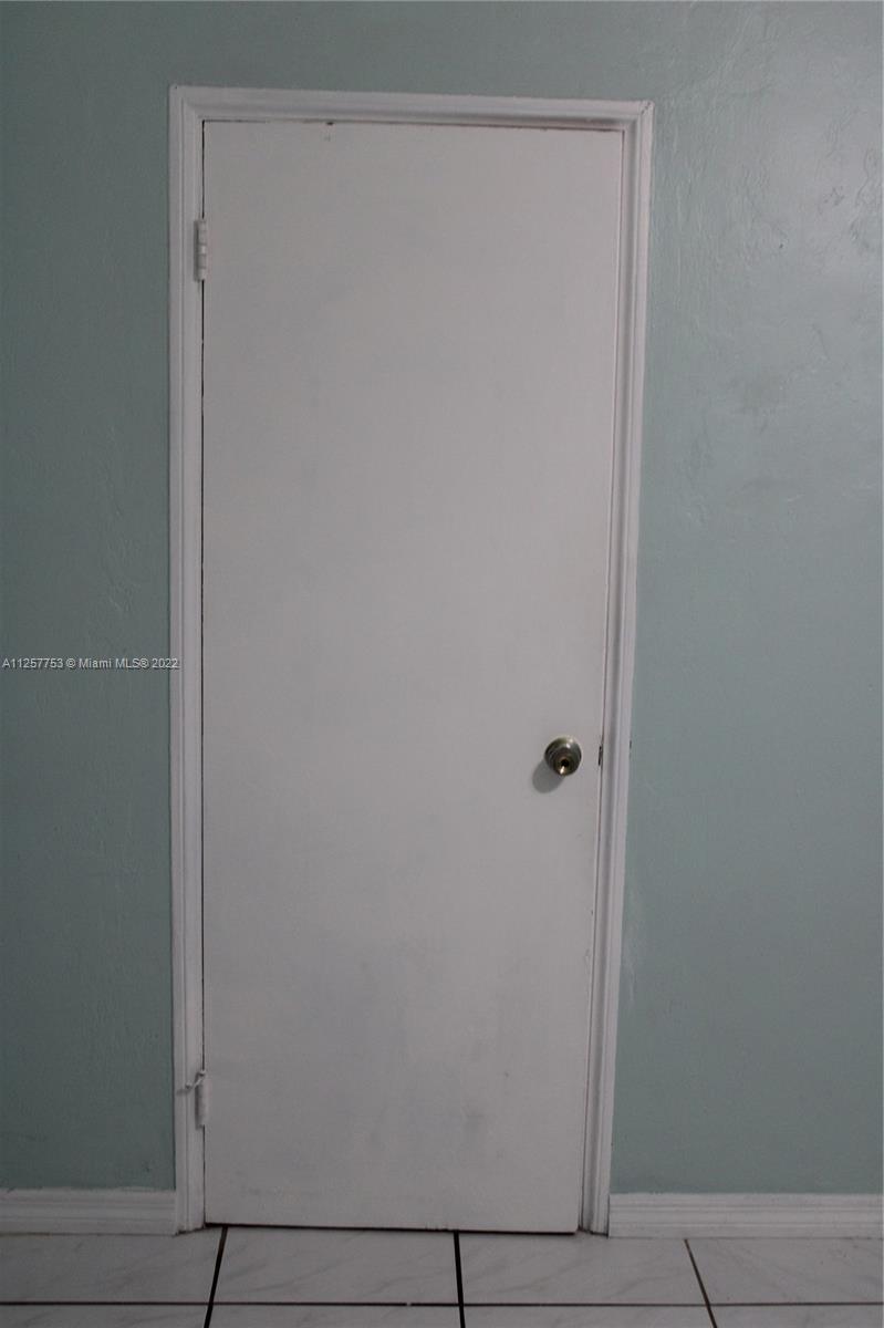 MIAMI SUBURBAN ACRES - Residential Lease