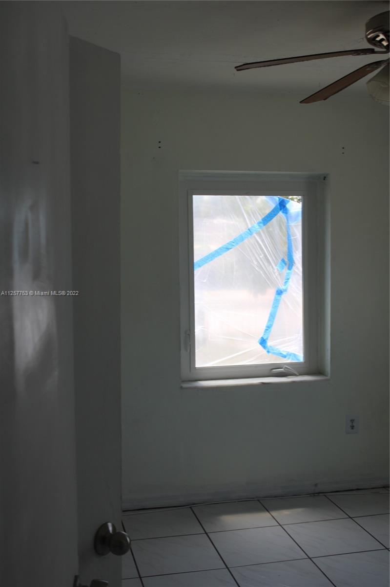 MIAMI SUBURBAN ACRES - Residential Lease