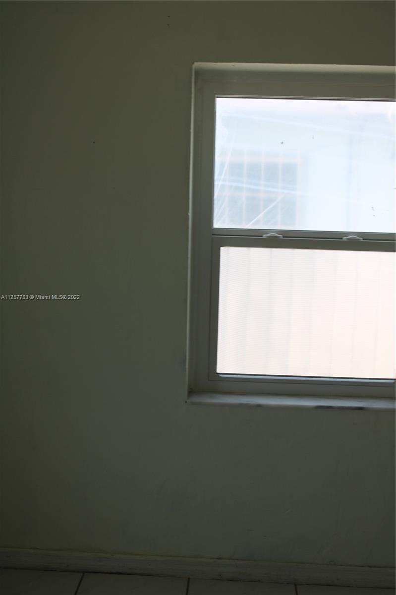 MIAMI SUBURBAN ACRES - Residential Lease