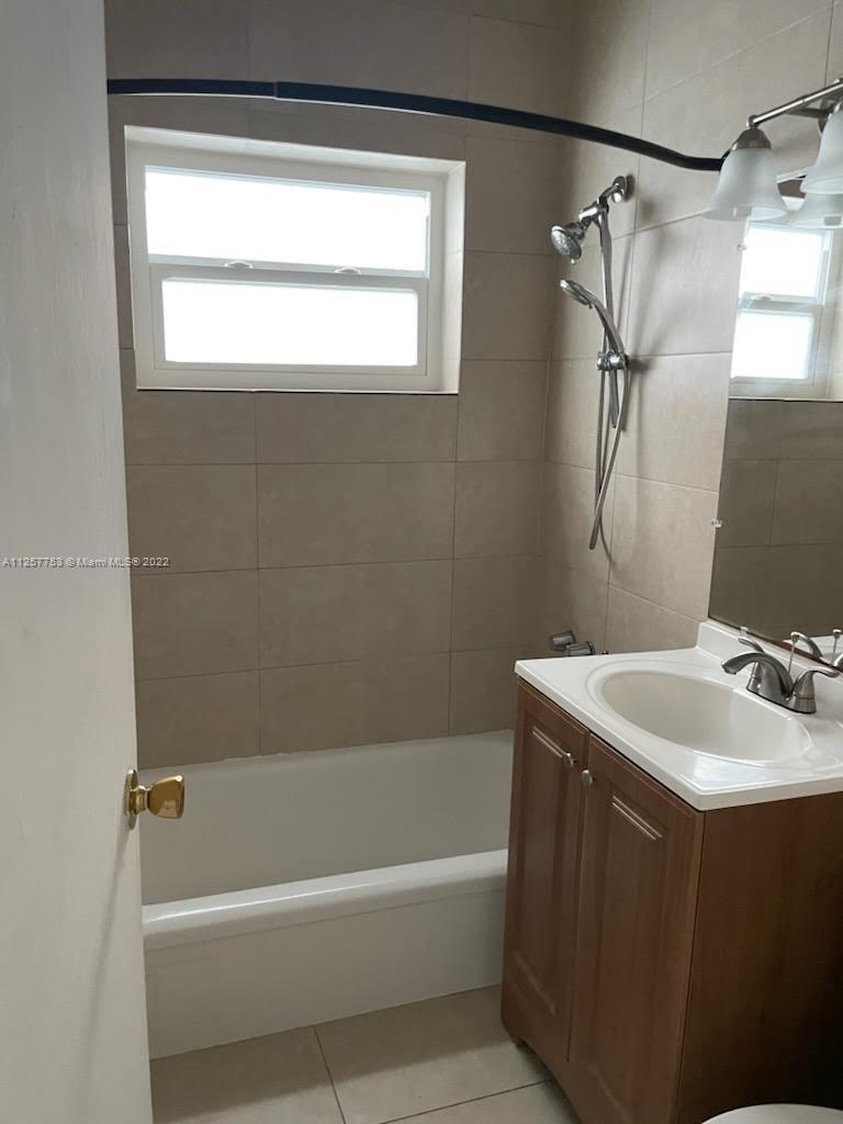 MIAMI SUBURBAN ACRES - Residential Lease