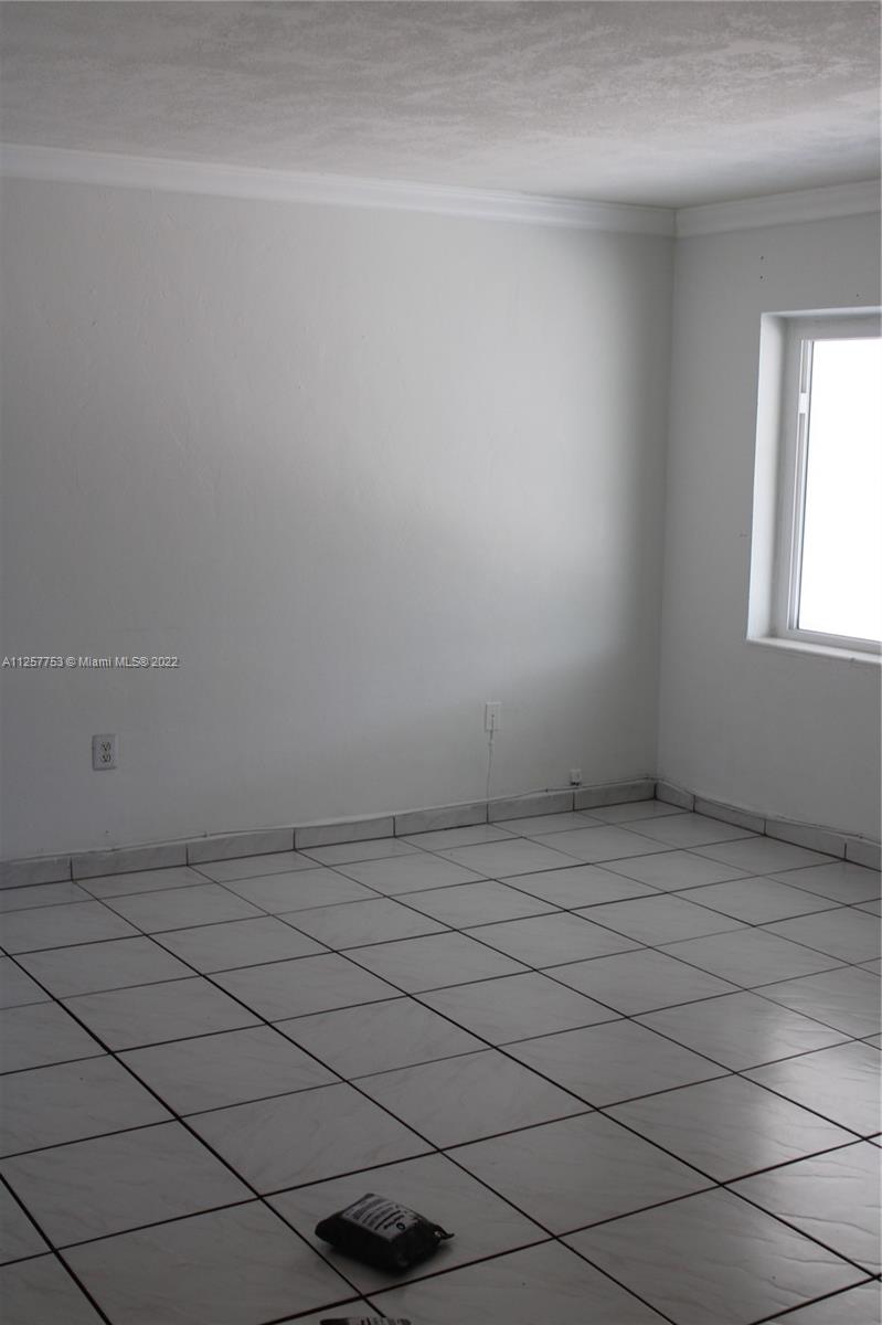 MIAMI SUBURBAN ACRES - Residential Lease