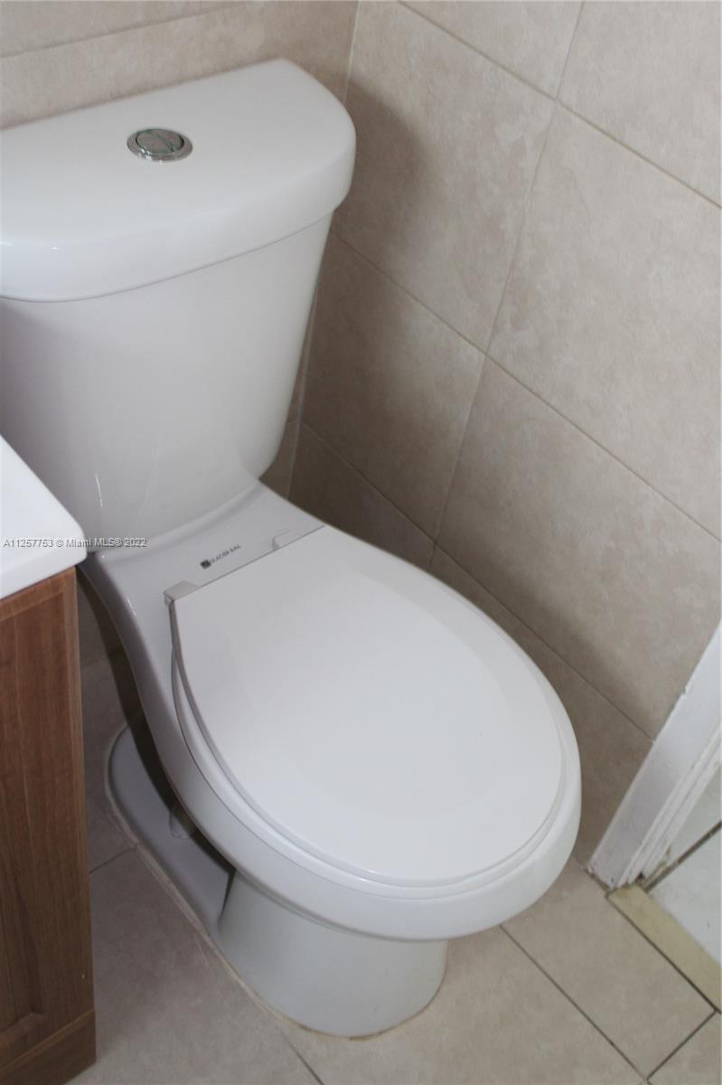 MIAMI SUBURBAN ACRES - Residential Lease