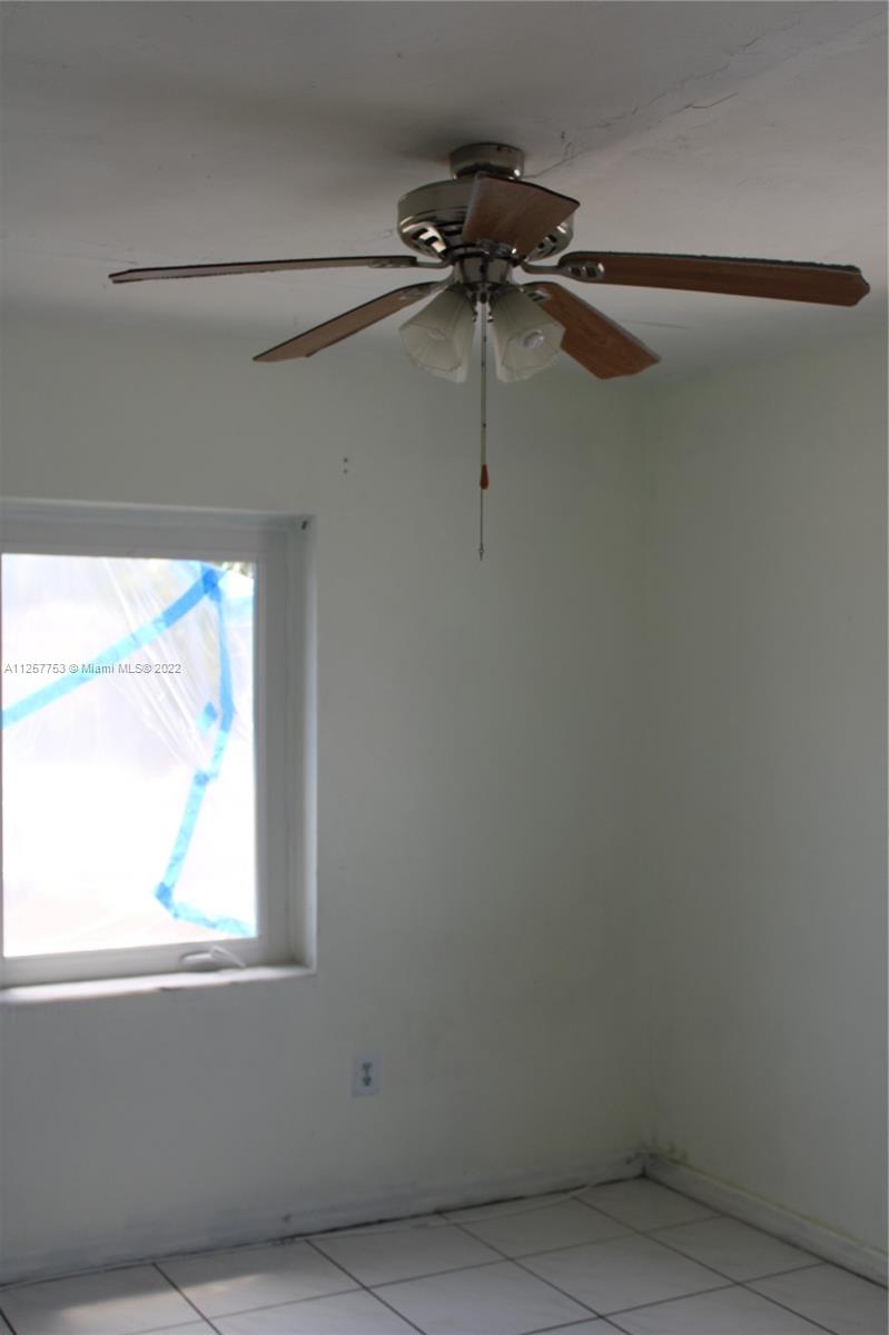 MIAMI SUBURBAN ACRES - Residential Lease