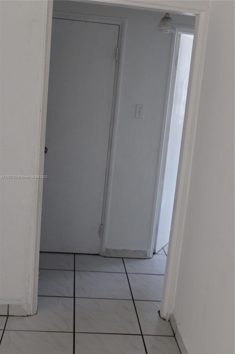 MIAMI SUBURBAN ACRES - Residential Lease