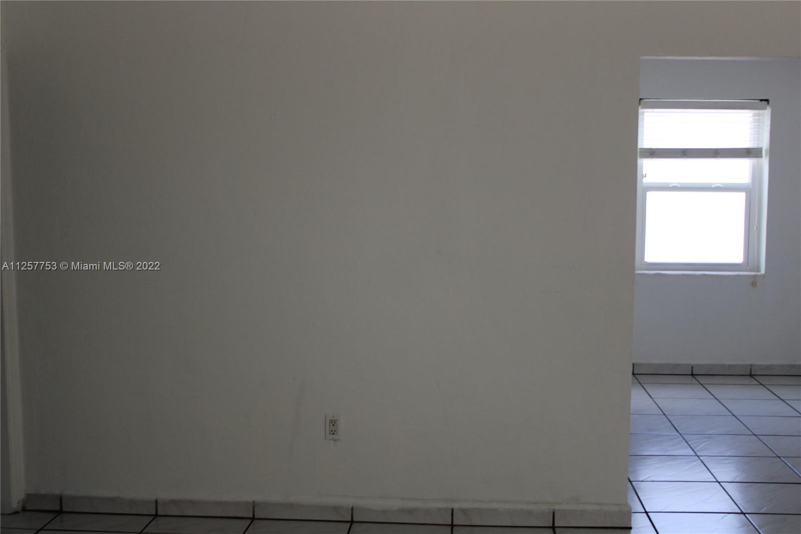 MIAMI SUBURBAN ACRES - Residential Lease