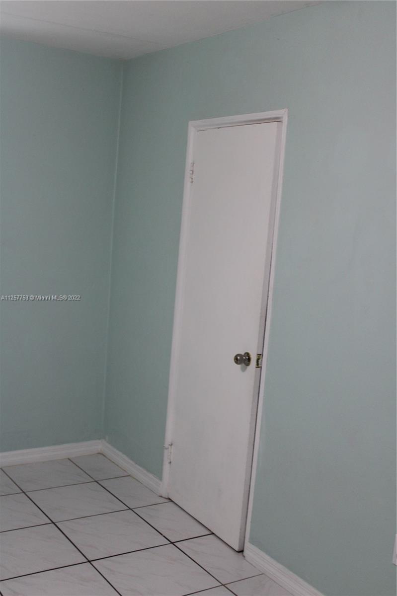 MIAMI SUBURBAN ACRES - Residential Lease