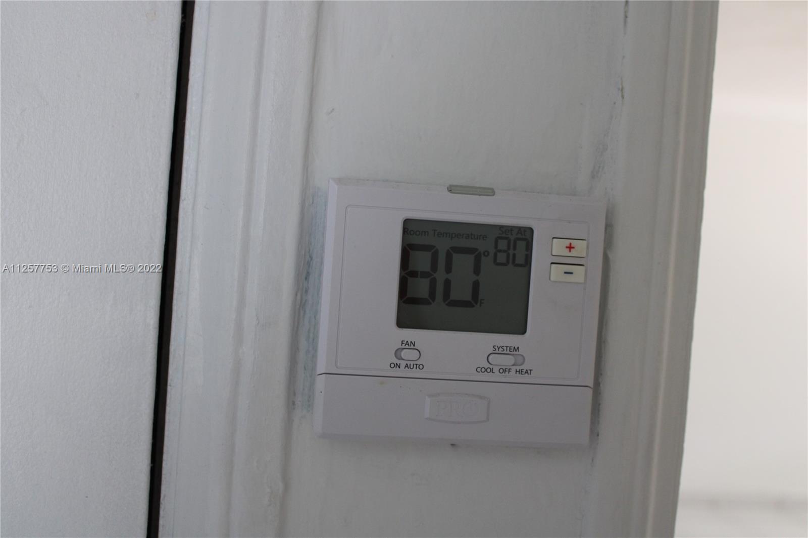 MIAMI SUBURBAN ACRES - Residential Lease