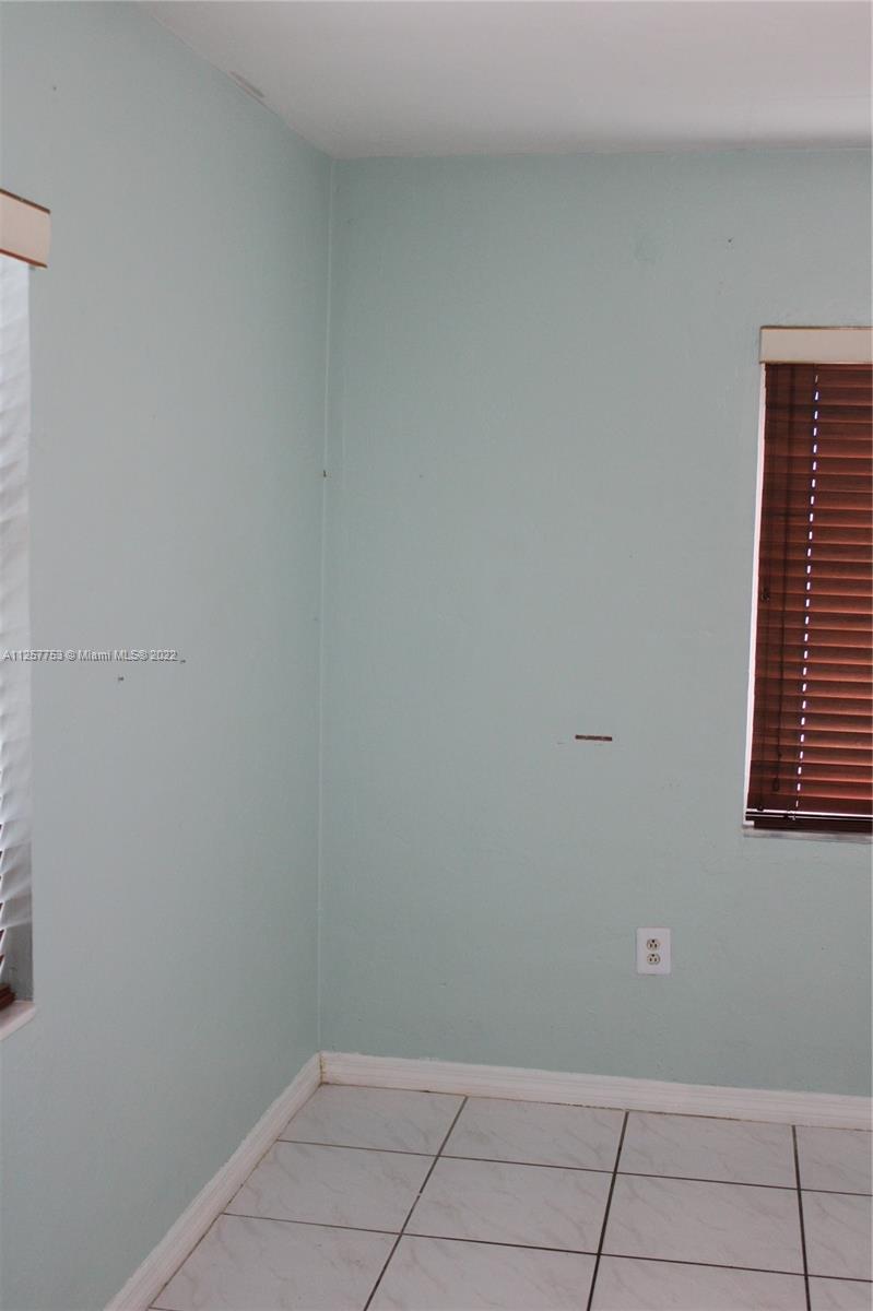 MIAMI SUBURBAN ACRES - Residential Lease