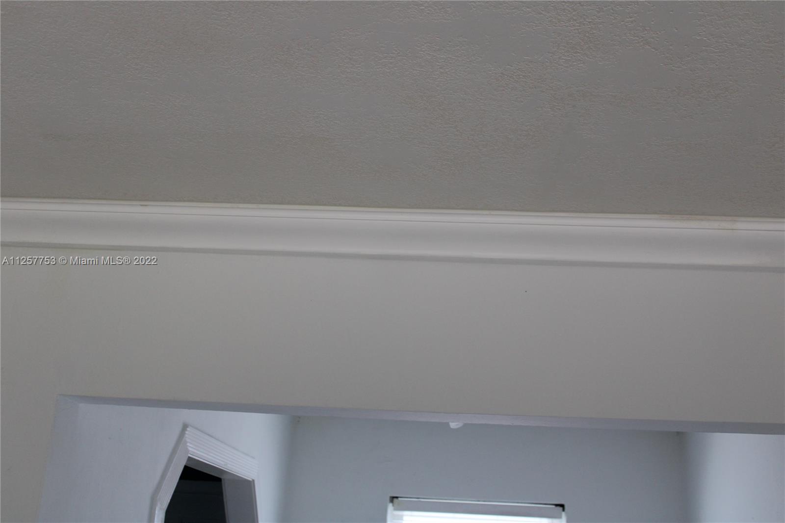 MIAMI SUBURBAN ACRES - Residential Lease