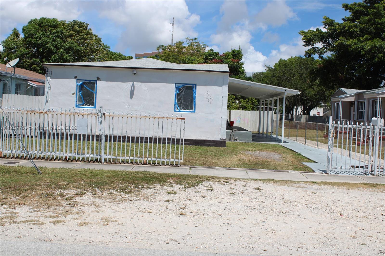 MIAMI SUBURBAN ACRES - Residential Lease