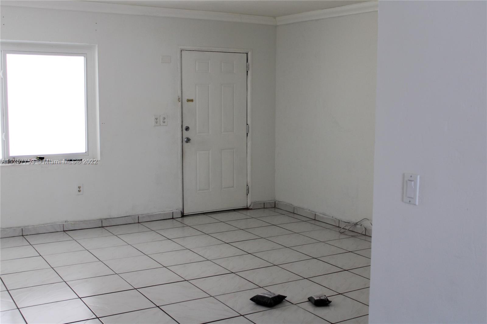 MIAMI SUBURBAN ACRES - Residential Lease