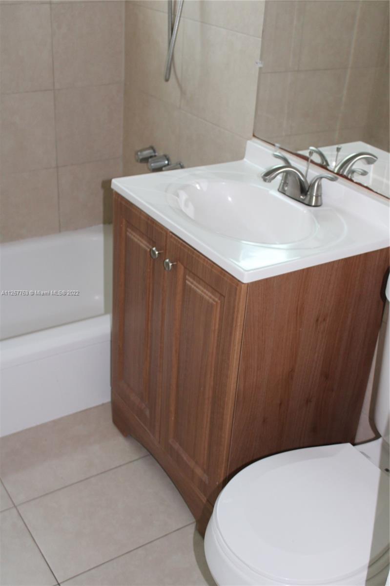 MIAMI SUBURBAN ACRES - Residential Lease