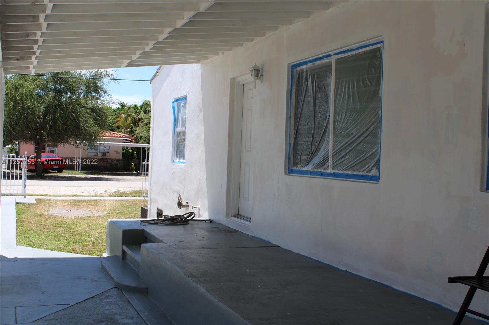 MIAMI SUBURBAN ACRES - Residential Lease