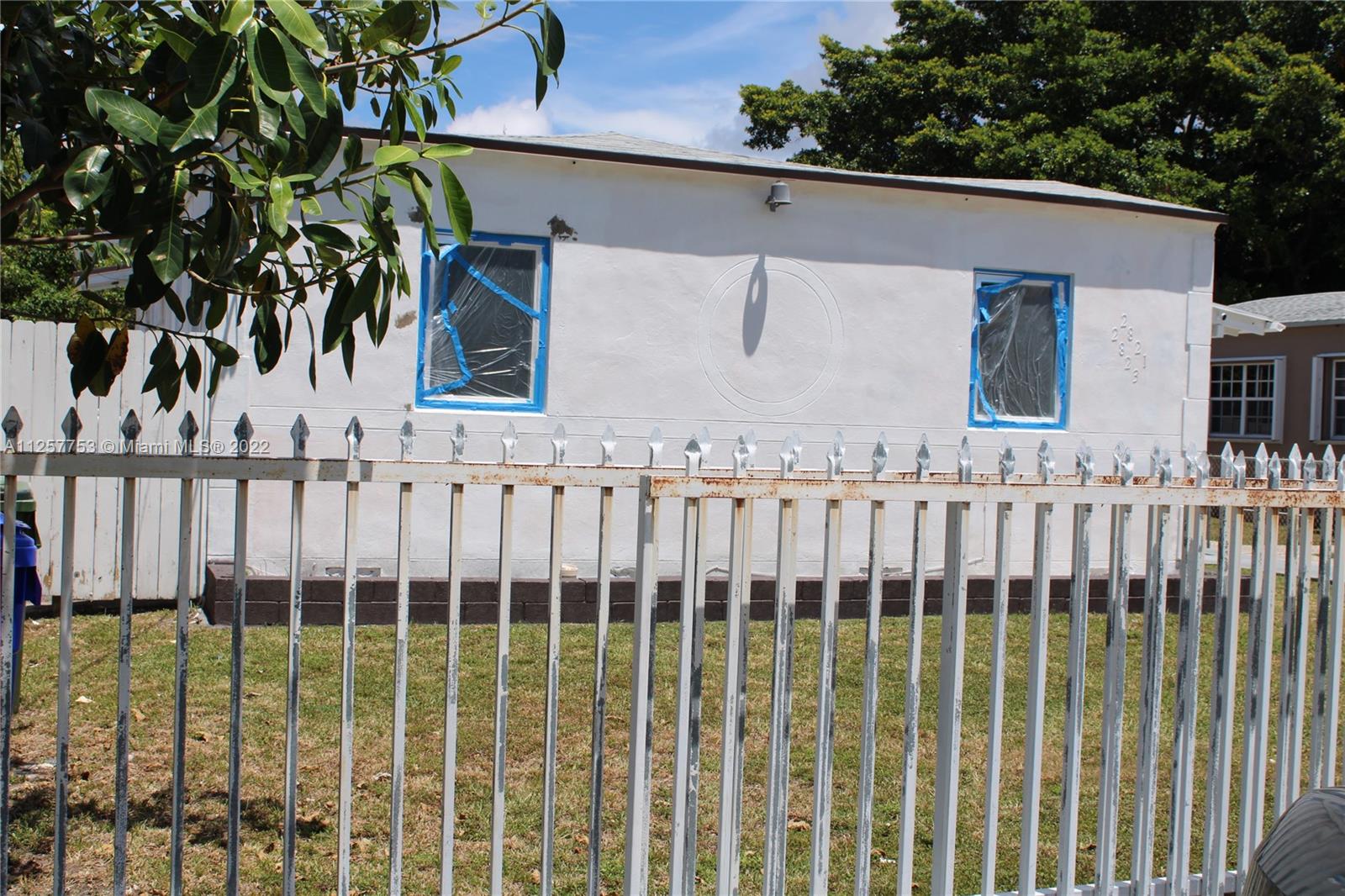 MIAMI SUBURBAN ACRES - Residential Lease