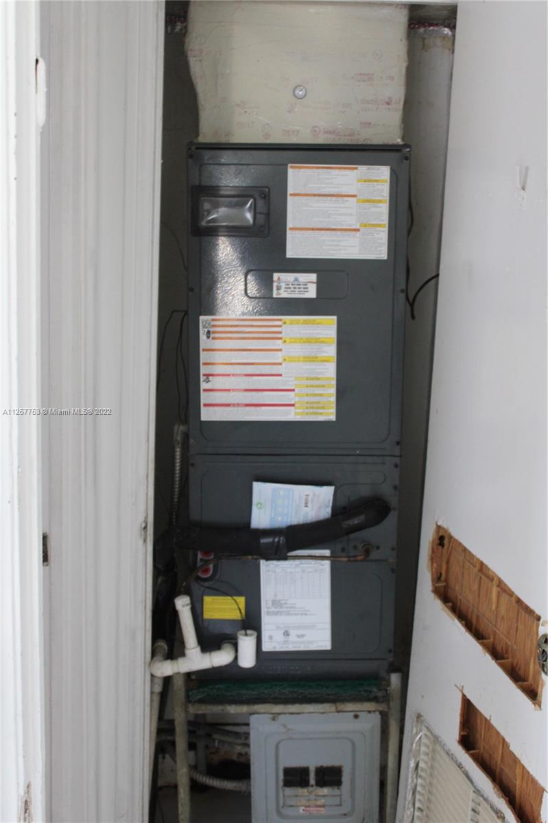 MIAMI SUBURBAN ACRES - Residential Lease