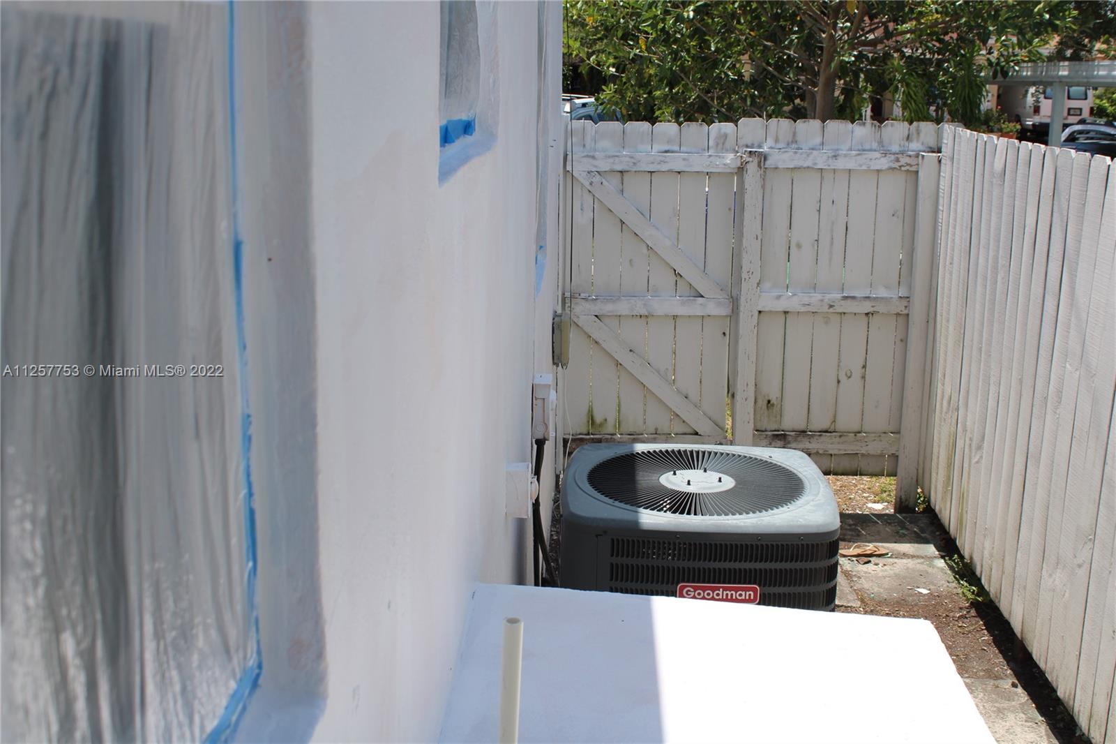 MIAMI SUBURBAN ACRES - Residential Lease