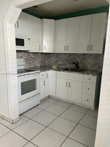 MIAMI SUBURBAN ACRES - Residential Lease