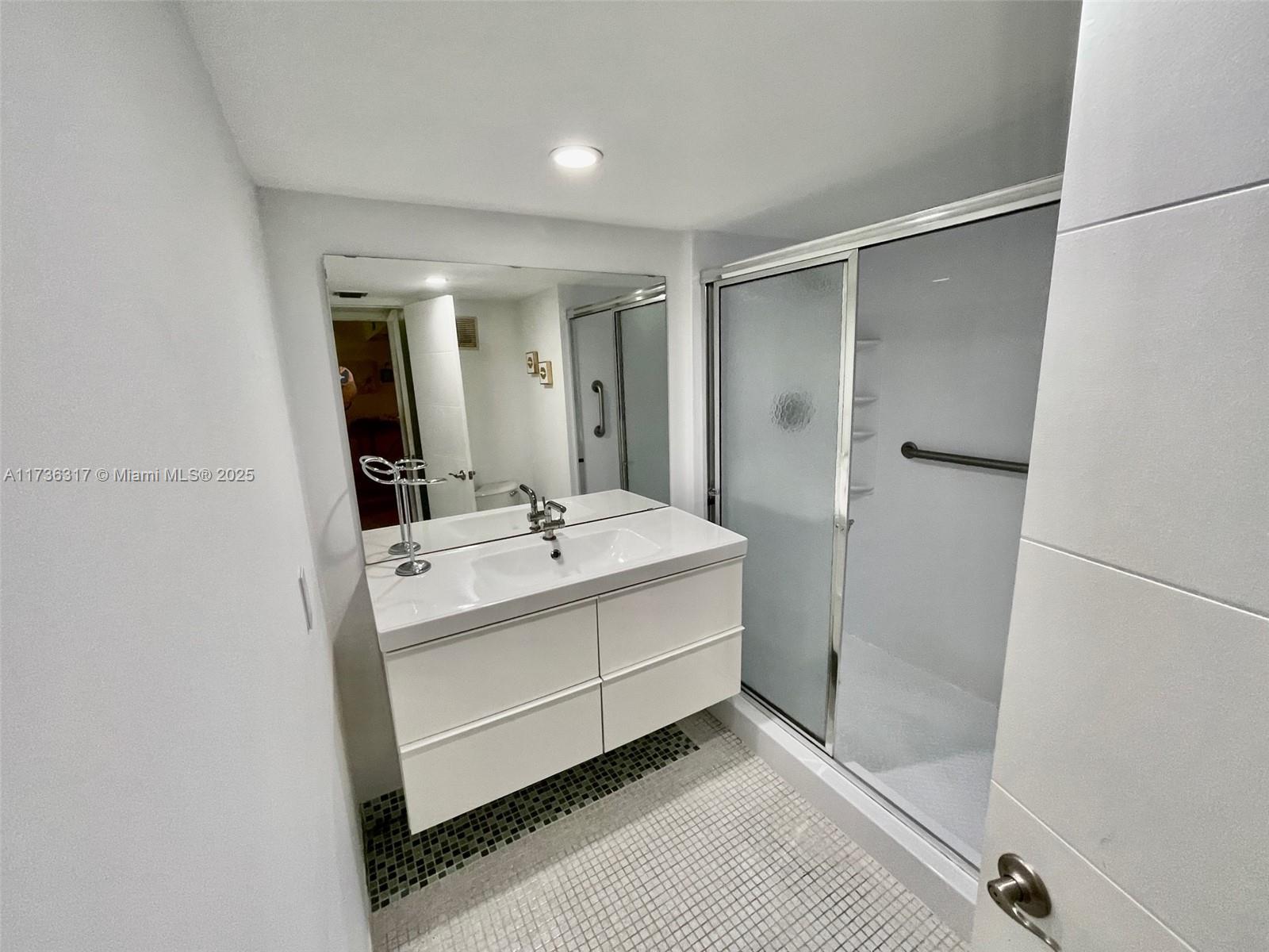 C C APTS AT BONAVENTURE C - Residential Lease