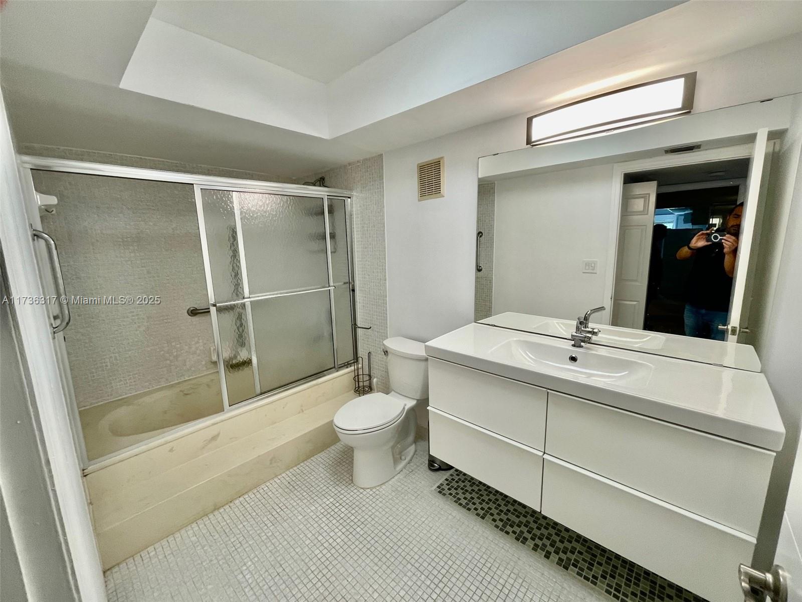 C C APTS AT BONAVENTURE C - Residential Lease