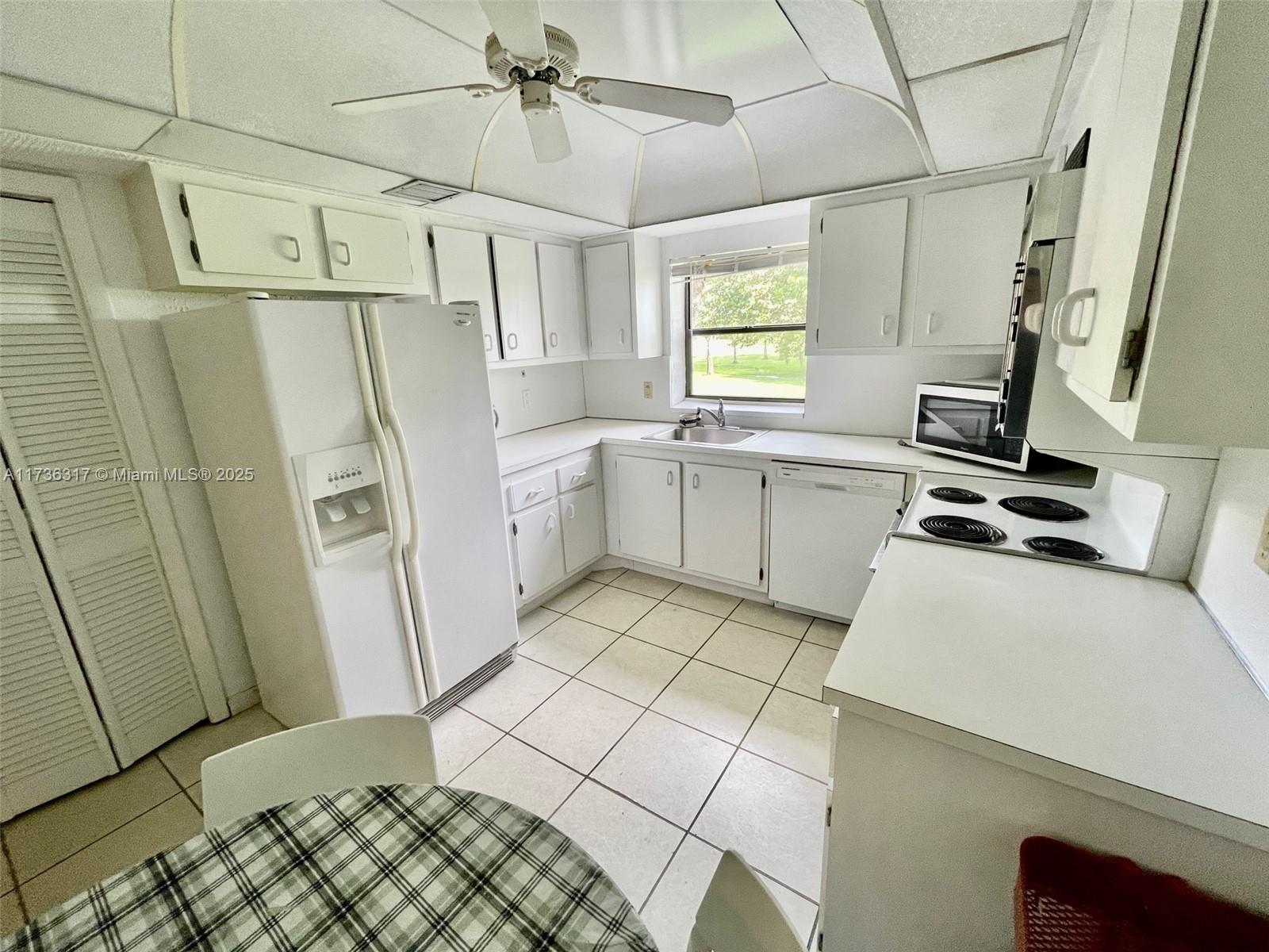 C C APTS AT BONAVENTURE C - Residential Lease