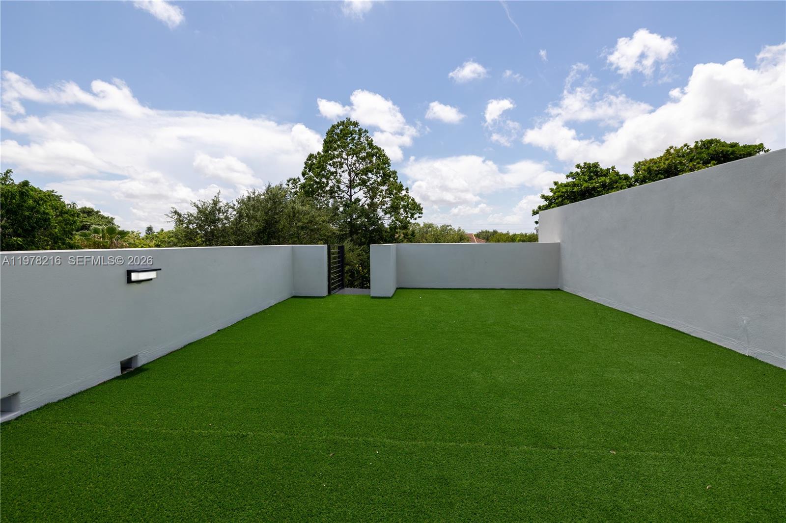 BISCAYNE MANORS - Residential Lease