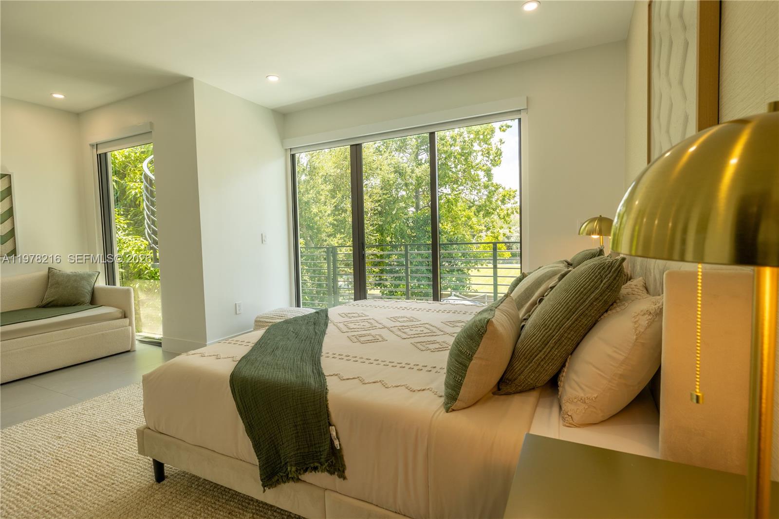 BISCAYNE MANORS - Residential Lease