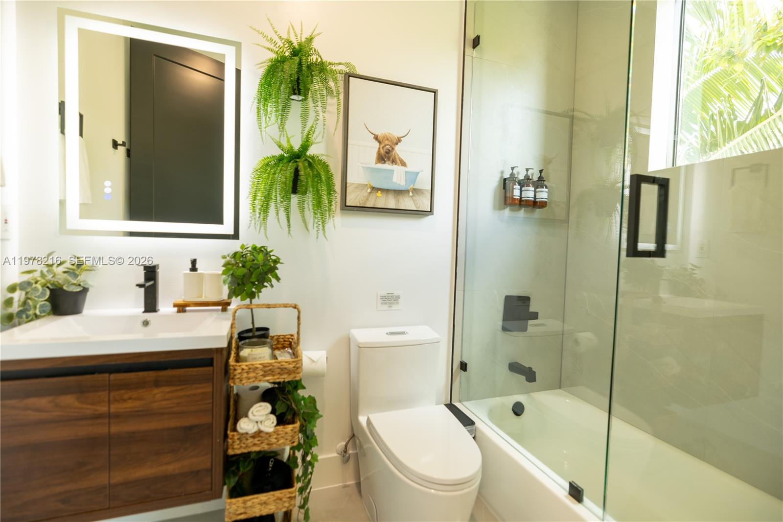 BISCAYNE MANORS - Residential Lease