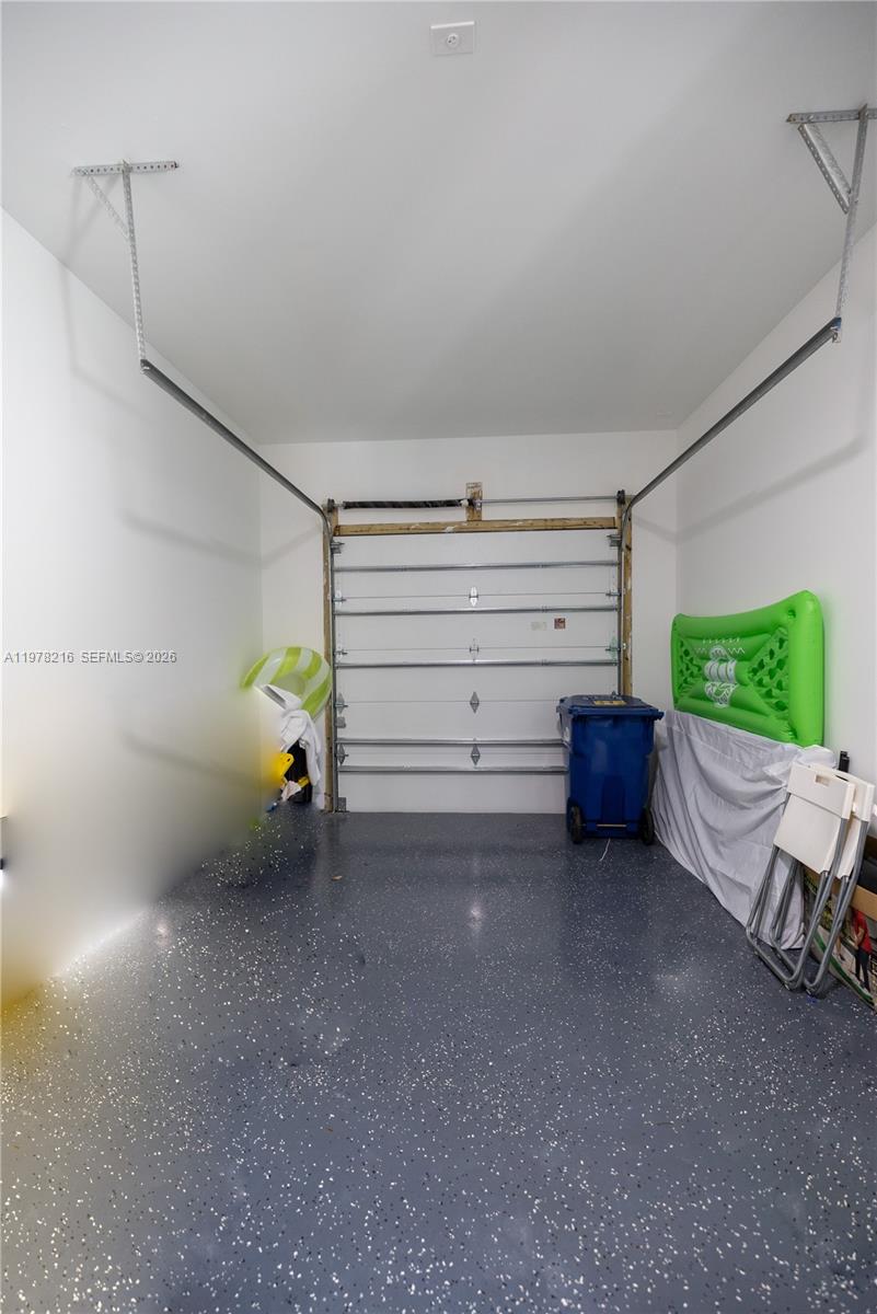 BISCAYNE MANORS - Residential Lease