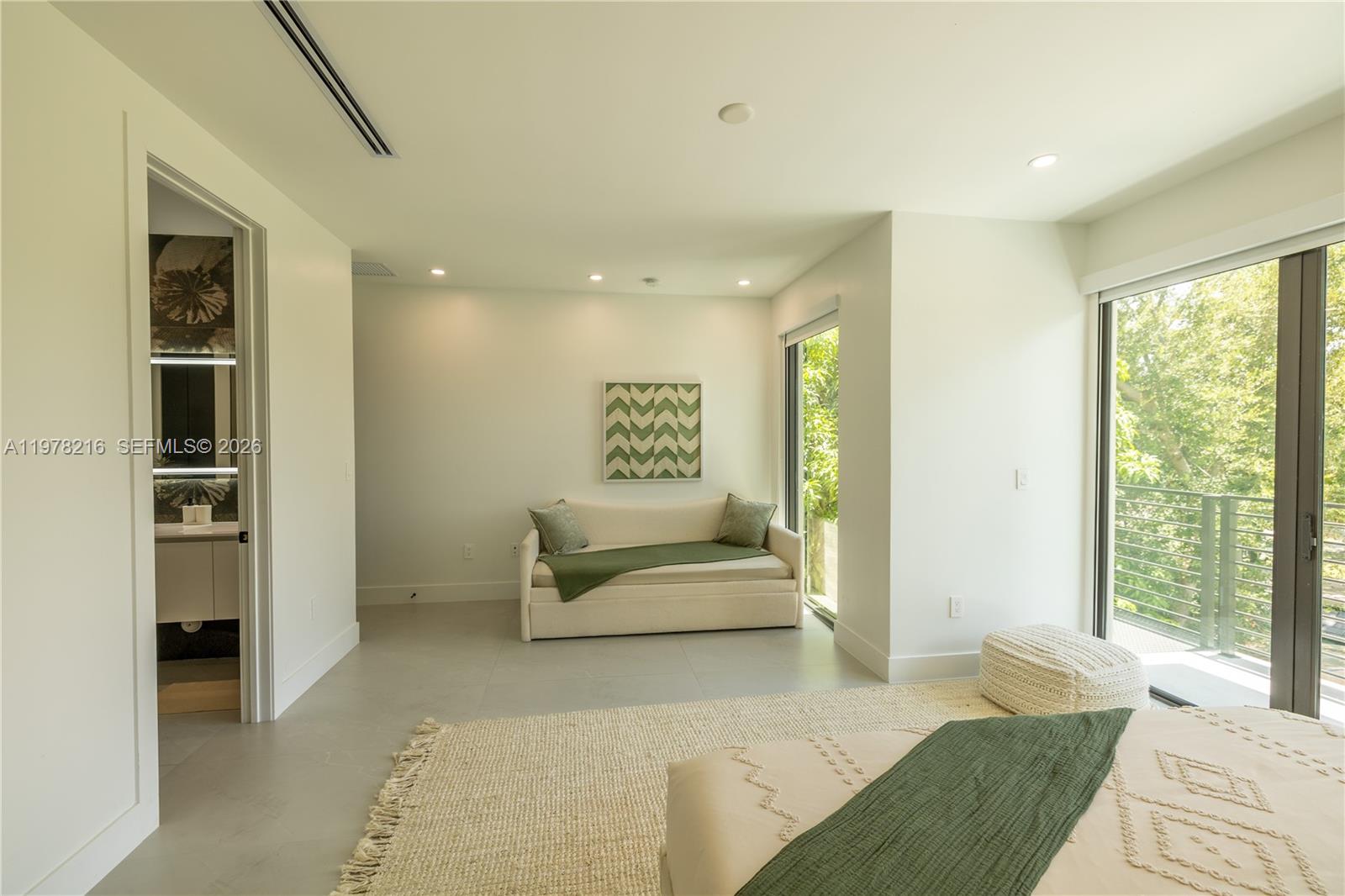 BISCAYNE MANORS - Residential Lease