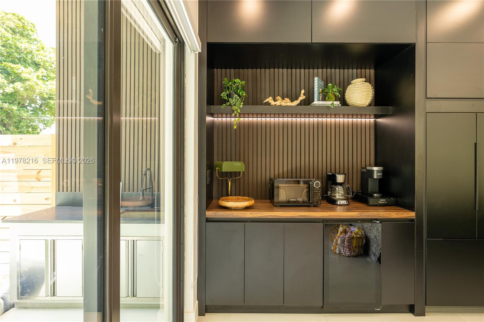 BISCAYNE MANORS - Residential Lease