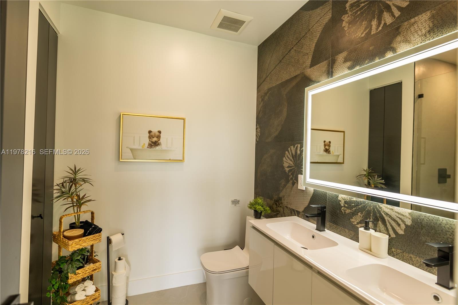 BISCAYNE MANORS - Residential Lease