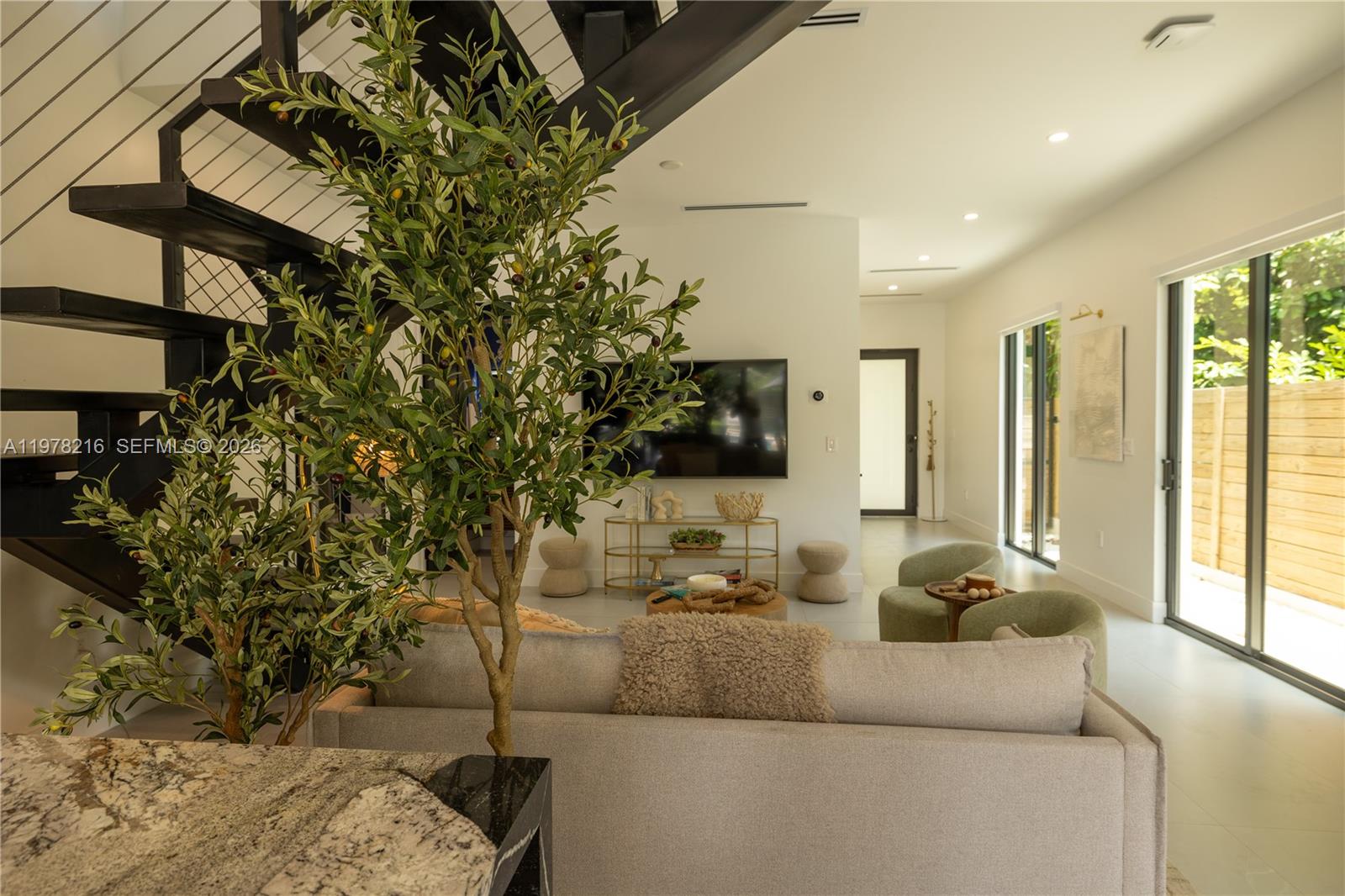 BISCAYNE MANORS - Residential Lease