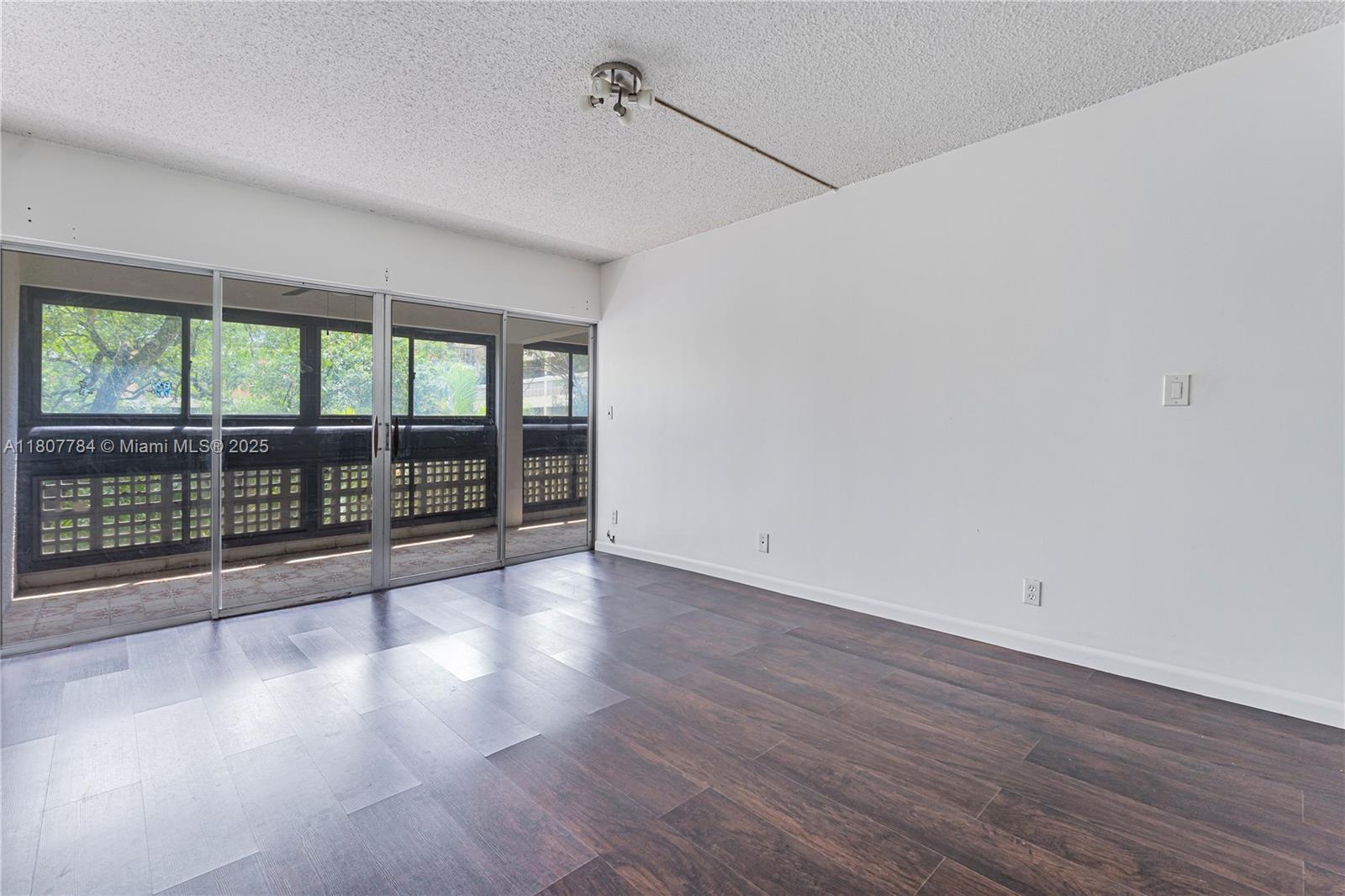 LAKES OF INVERRARY CONDO - Residential