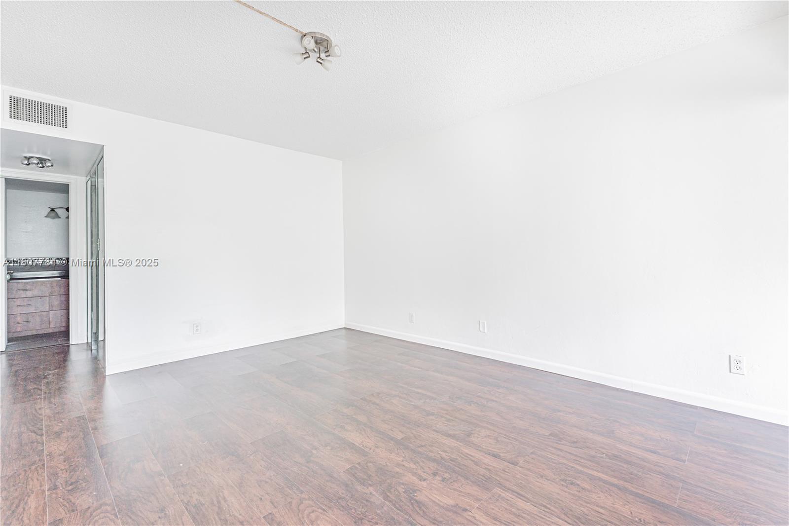 LAKES OF INVERRARY CONDO - Residential