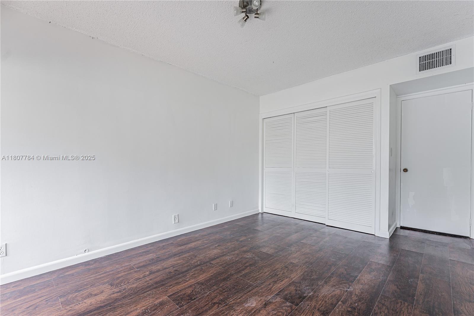 LAKES OF INVERRARY CONDO - Residential