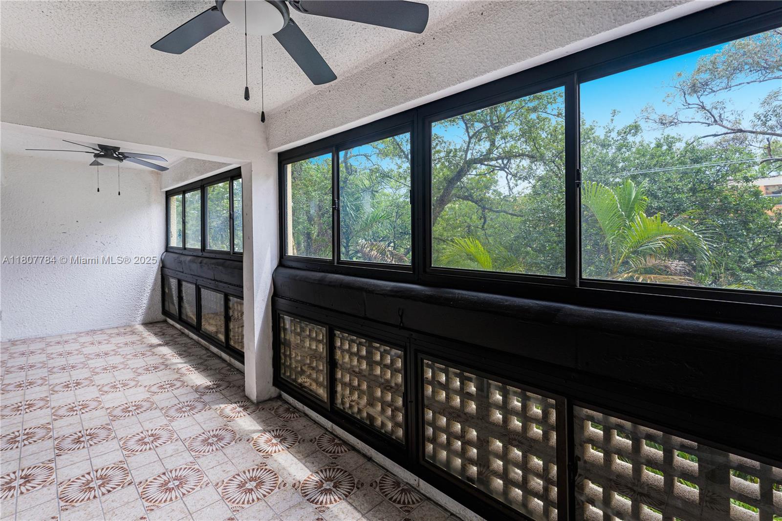 LAKES OF INVERRARY CONDO - Residential