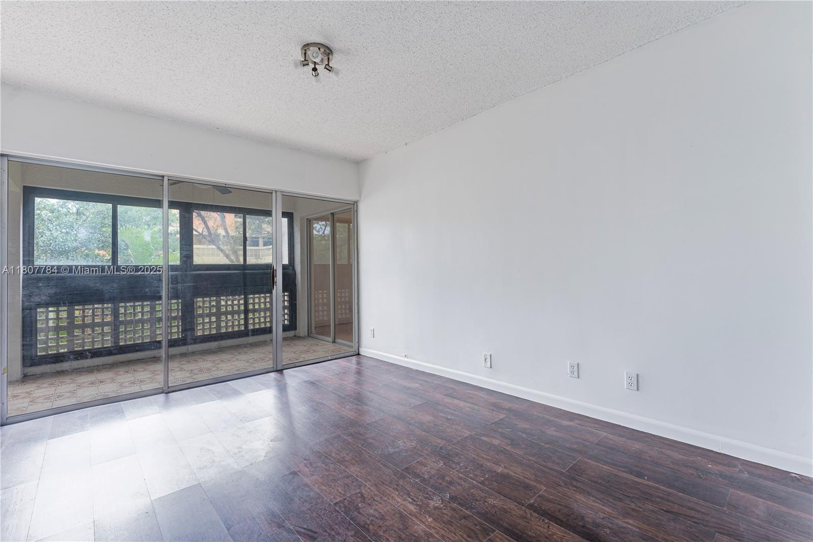 LAKES OF INVERRARY CONDO - Residential