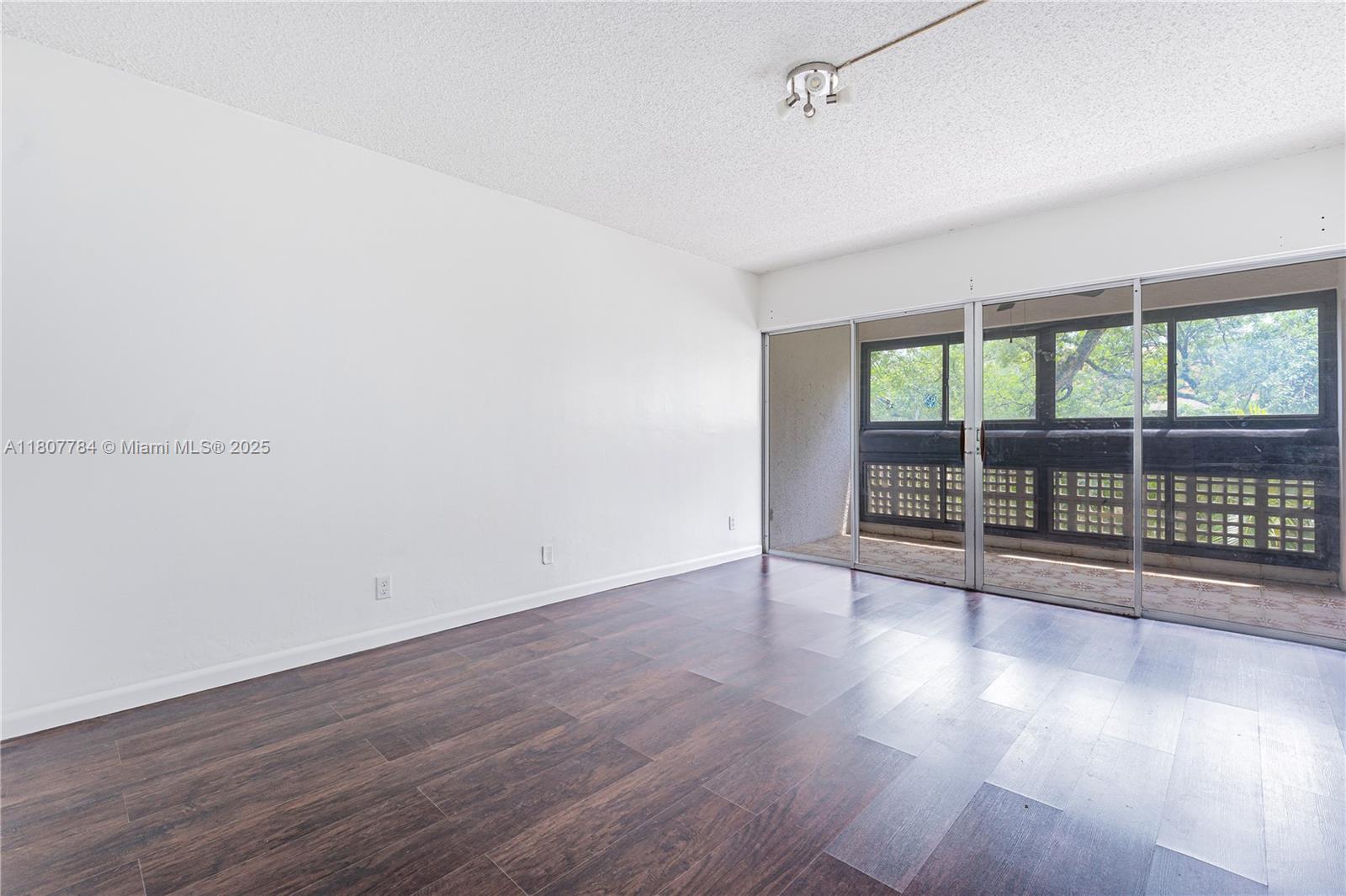 LAKES OF INVERRARY CONDO - Residential