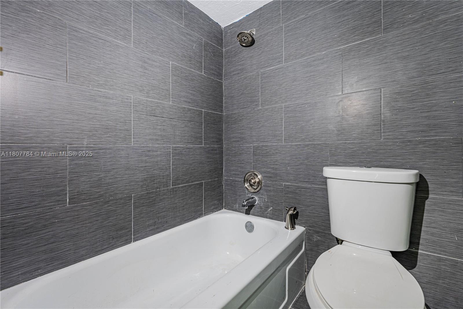 LAKES OF INVERRARY CONDO - Residential