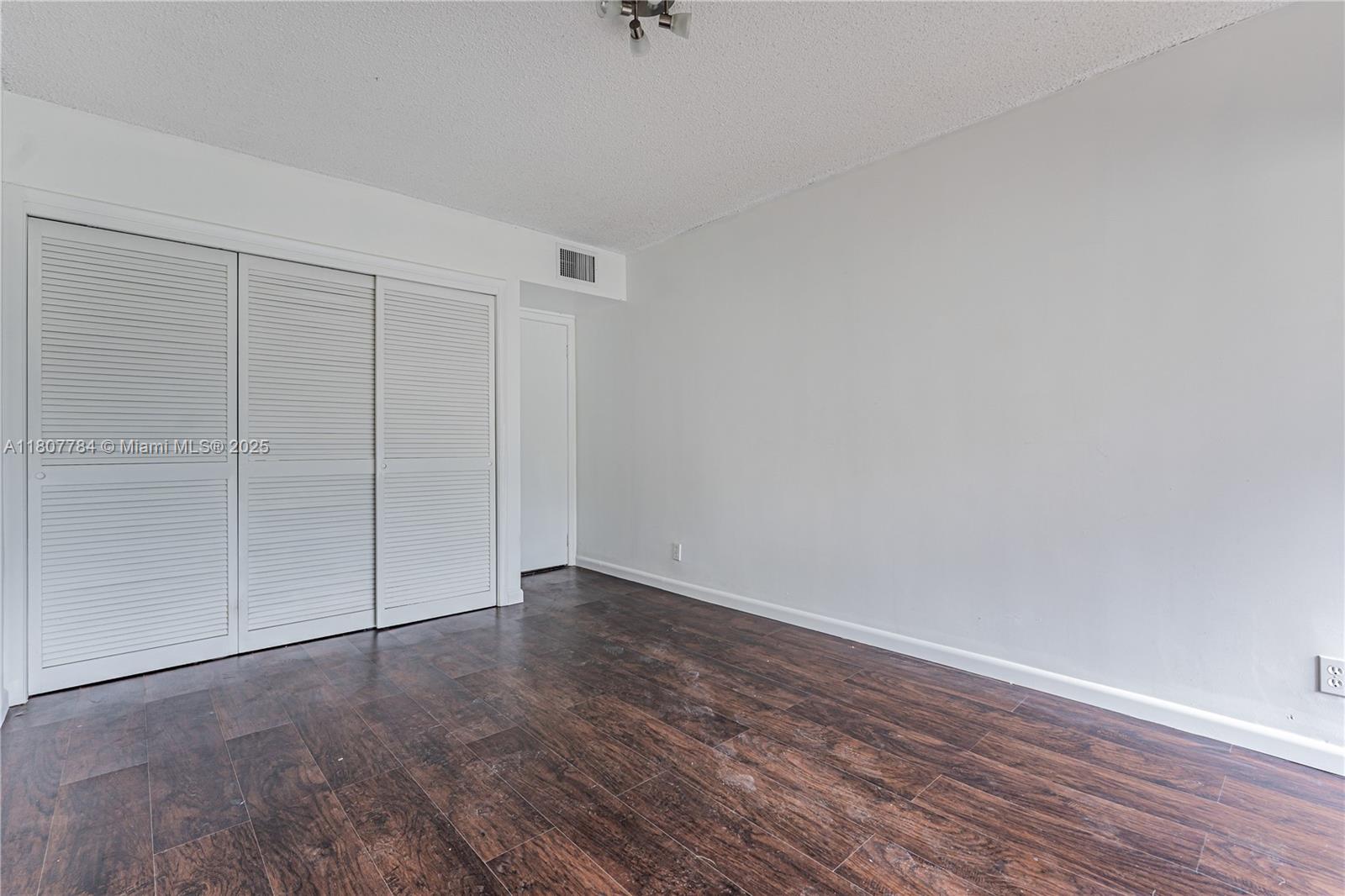 LAKES OF INVERRARY CONDO - Residential