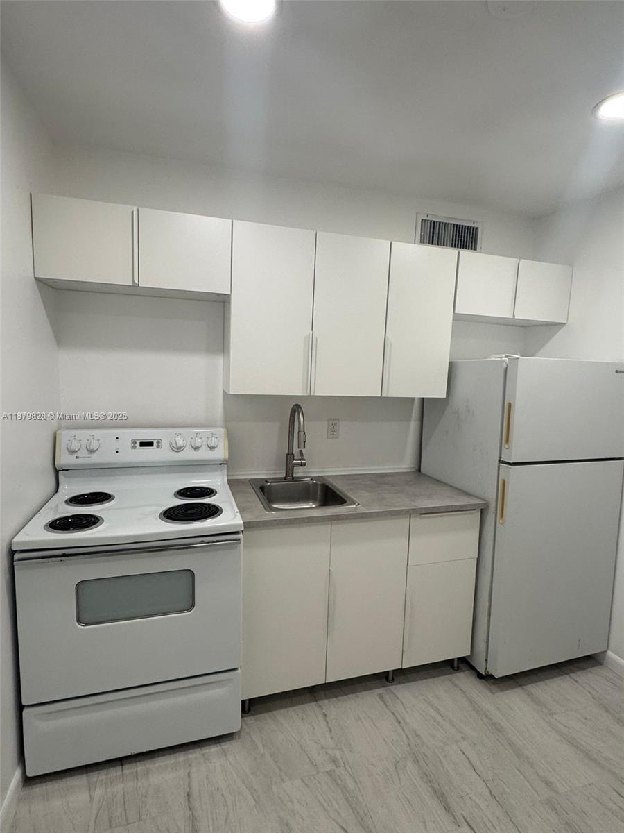 CRYSTAL CONDO - Residential Lease