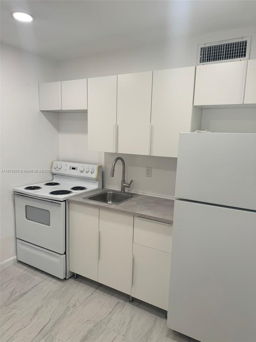CRYSTAL CONDO - Residential Lease