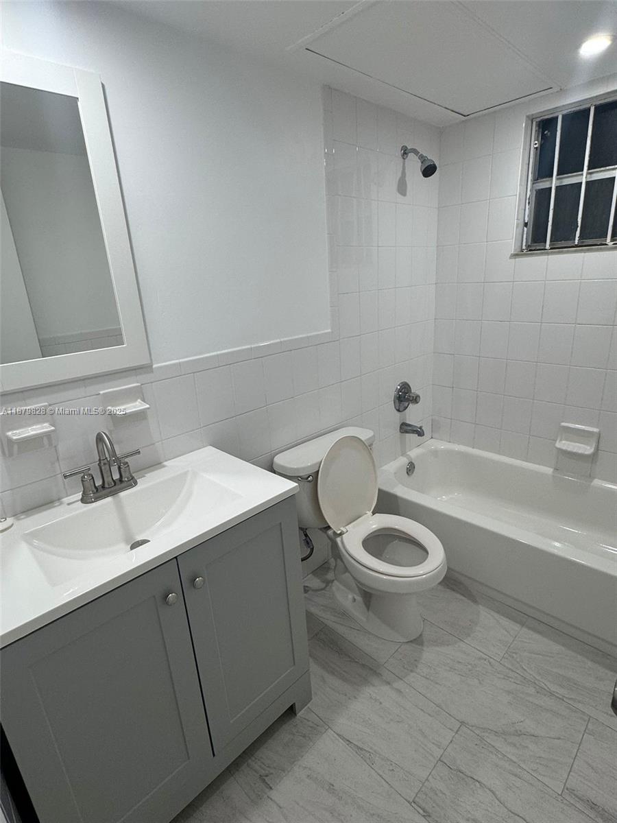 CRYSTAL CONDO - Residential Lease