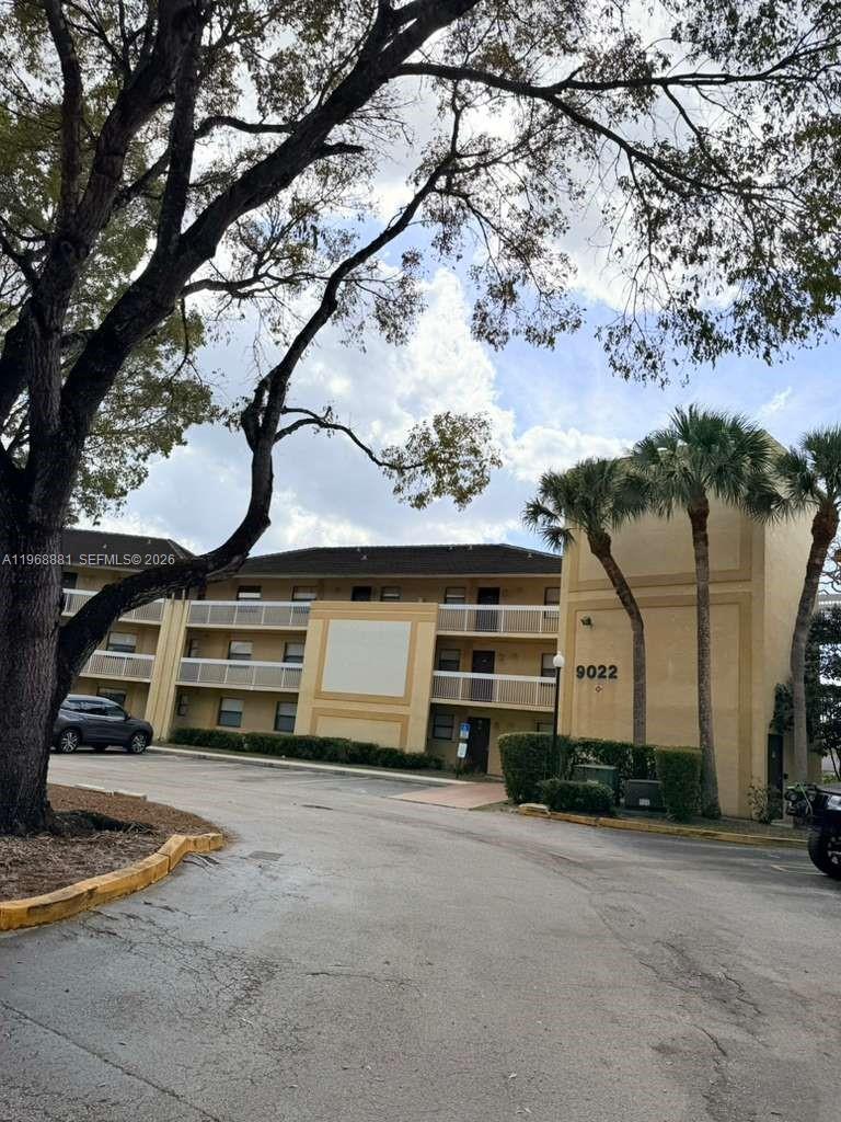 ISLAND CLUB AT CORAL SPRI - Residential