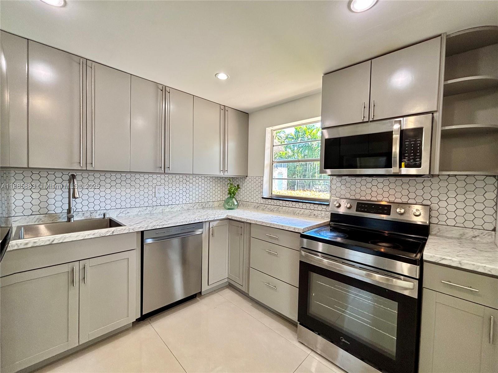 CORAL REEF TOWNHOUSES CON - Residential Lease