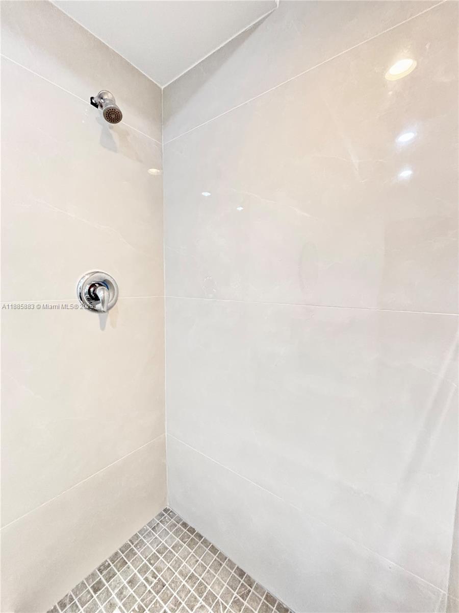 CORAL REEF TOWNHOUSES CON - Residential Lease