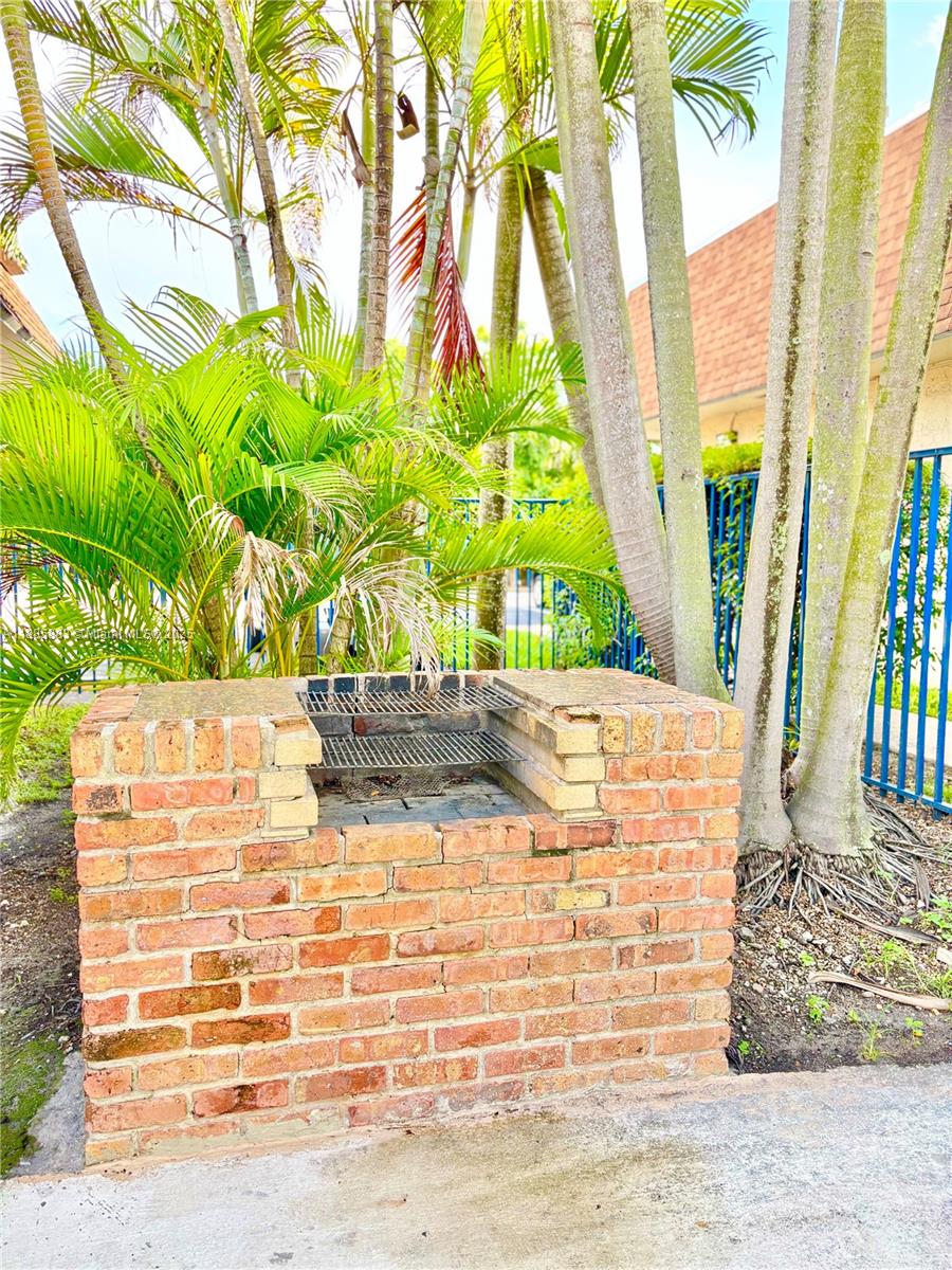CORAL REEF TOWNHOUSES CON - Residential Lease