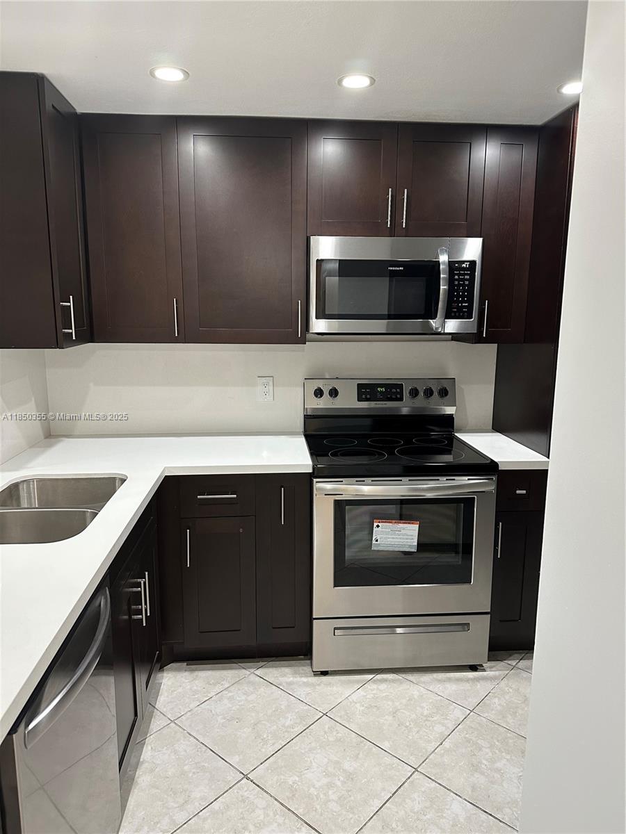 Beautiful FULLY RENOVATED 3bed /2.5 bath townhouse. Featuring large KING sized primary bedroom. Gorgeous kitchen, perfect for entertaining. Open floor plan. New AC unit for hot summer days with nest thermostat. Large backyard for outdoor barbecues. Centrally located in Ives Dairy. Minutes from freeways. Will not last. Priced to sell.